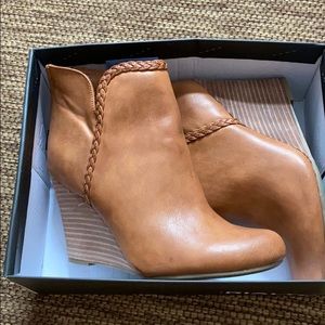 Report Ankle boots